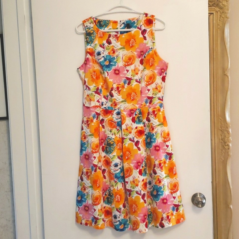Lori M floral summer Dress M NWOT